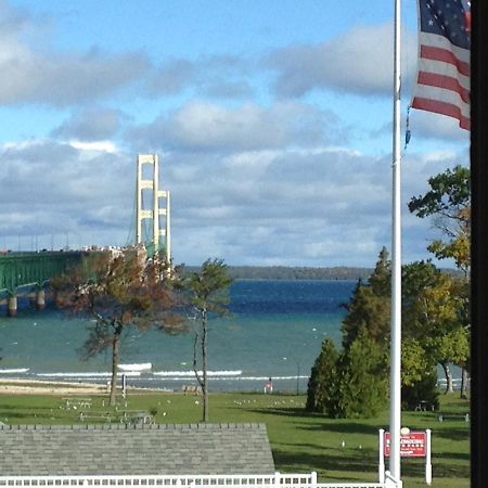 Parkside Inn Bridgeview Mackinaw City Exterior photo