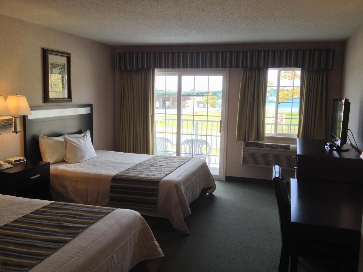 Parkside Inn Bridgeview Mackinaw City Exterior photo