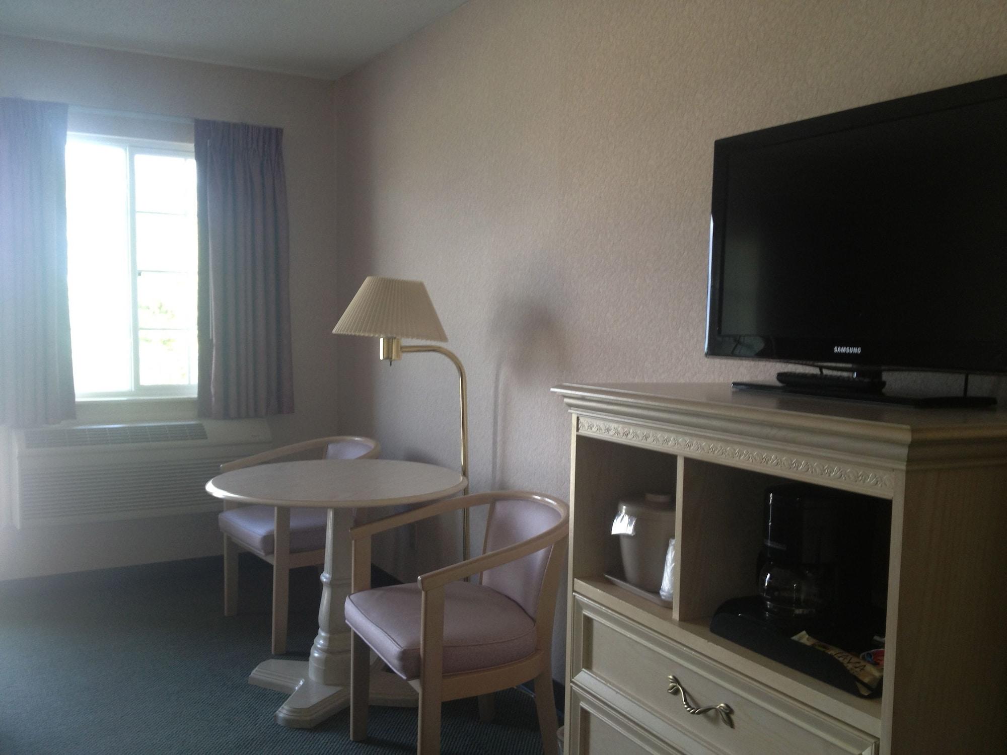 Parkside Inn Bridgeview Mackinaw City Exterior photo