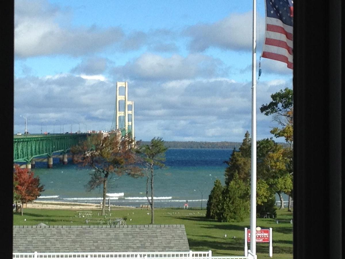 Parkside Inn Bridgeview Mackinaw City Exterior photo