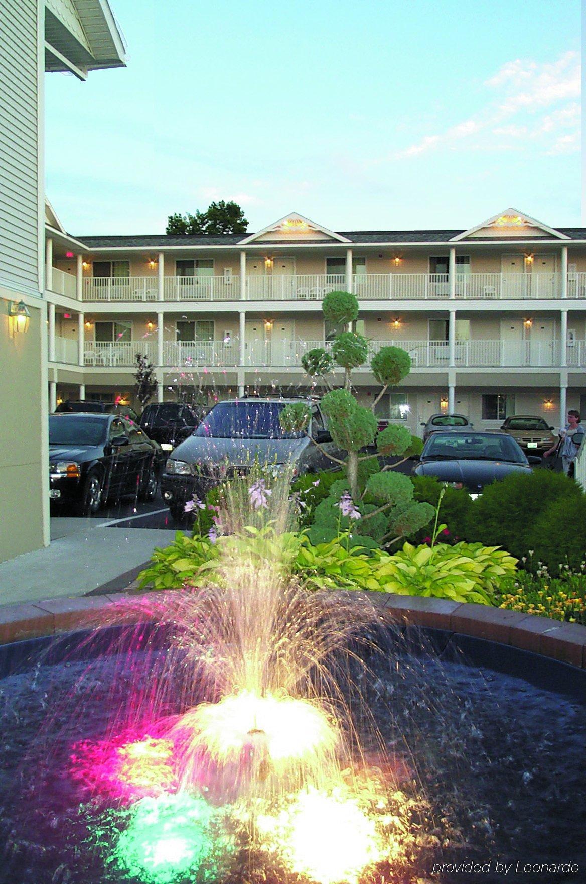 Parkside Inn Bridgeview Mackinaw City Exterior photo