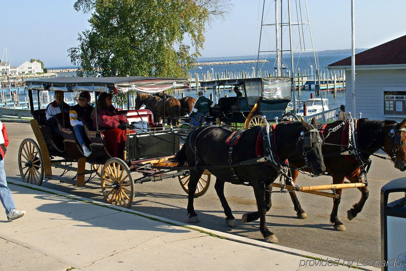 Parkside Inn Bridgeview Mackinaw City Exterior photo